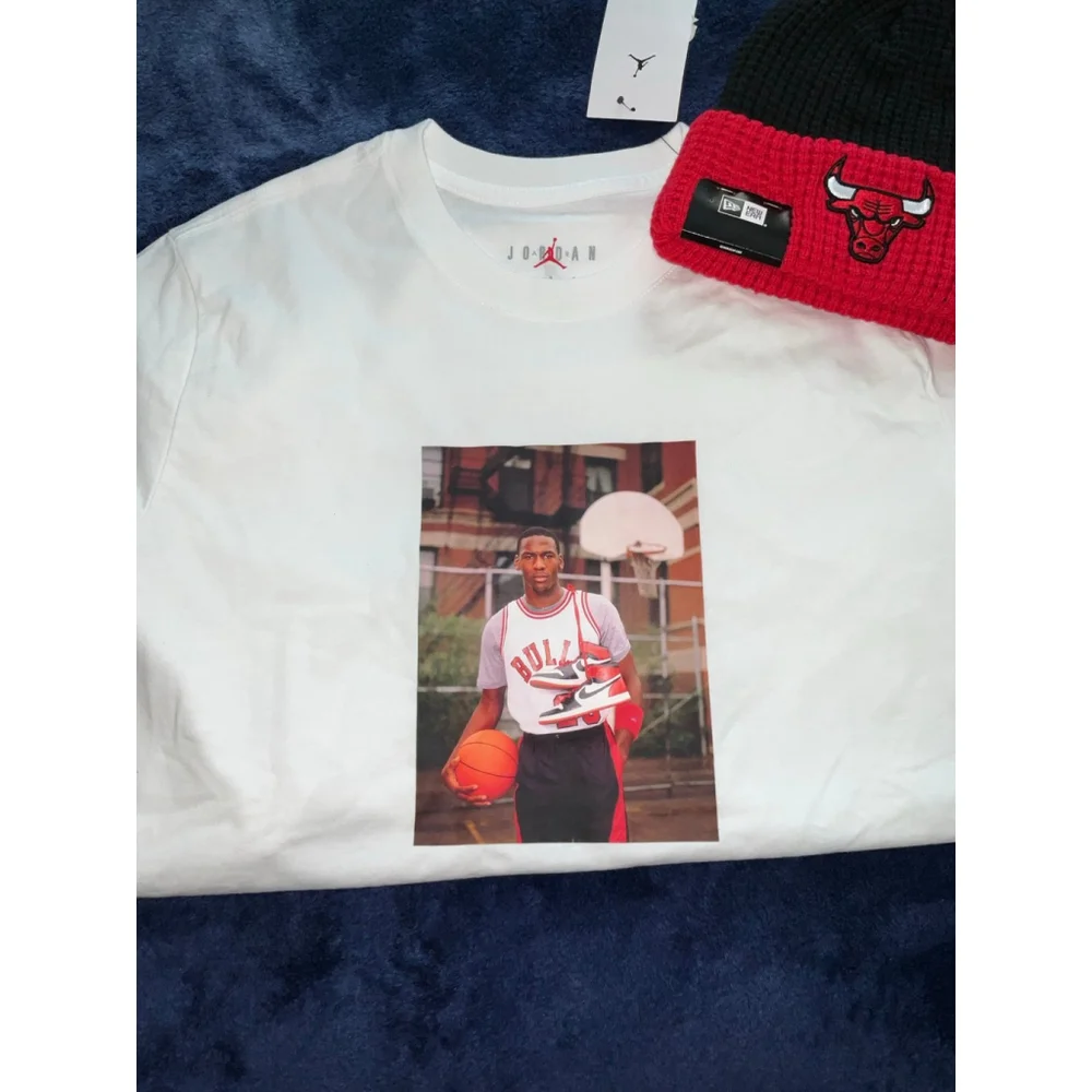 Michael Jordan Photo T-shirt and Chicago Bull Beanie